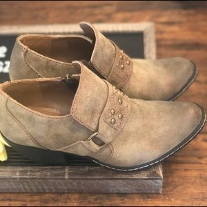 2 Lips Too Ankle Boots